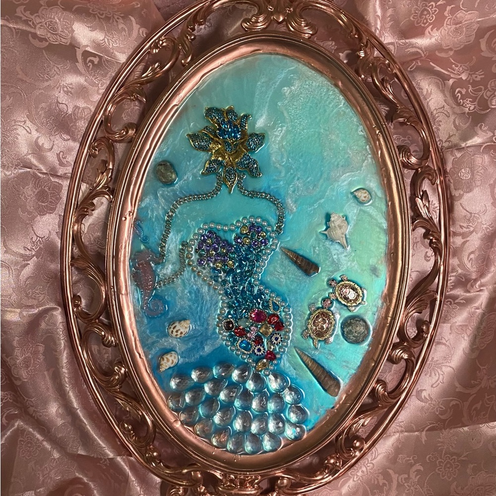 Mermaid with friends over vintage mirror